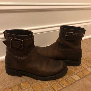 Frye women’s short back zip boot